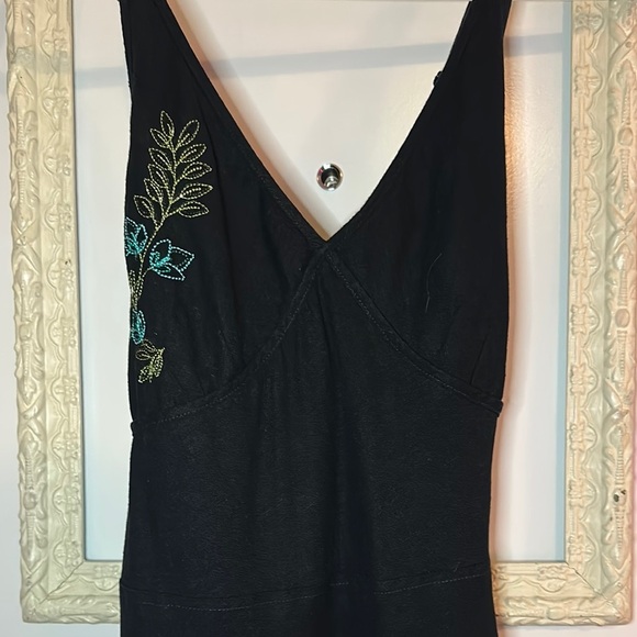 REITMANS | Linen Black Floral Embroidered Dress with Smocking - Picture 2 of 16